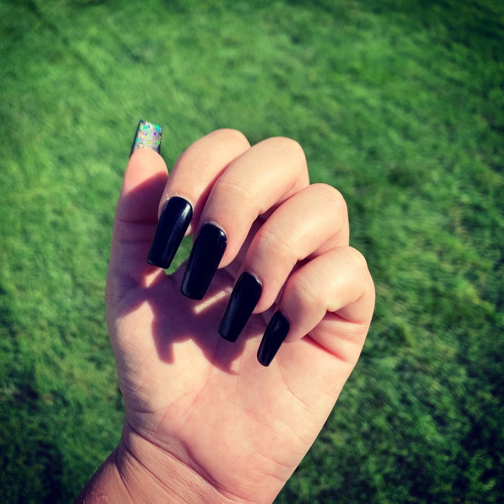 custom press on nails